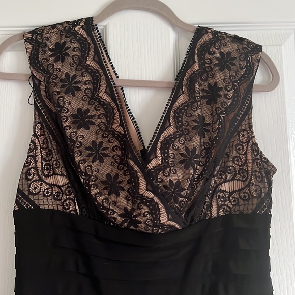 Body con dress with lace top - Picture 2 of 7